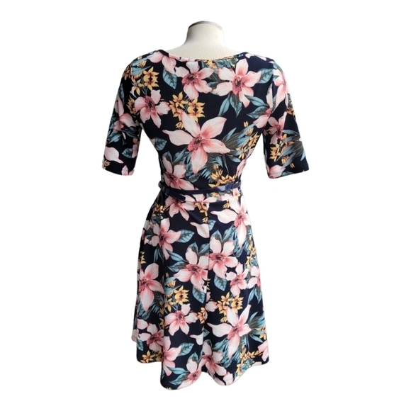 Impress! | Floral Half Sleeve Scoop Neck Midi Belted Dress - Picture 3 of 9